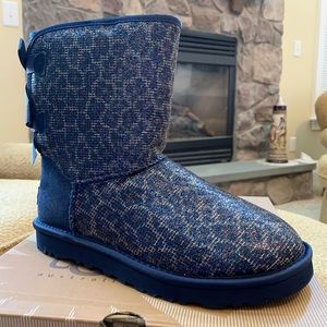 NEW:W Size 7 / UGG Bailey Bow Glitter Boots / Navy